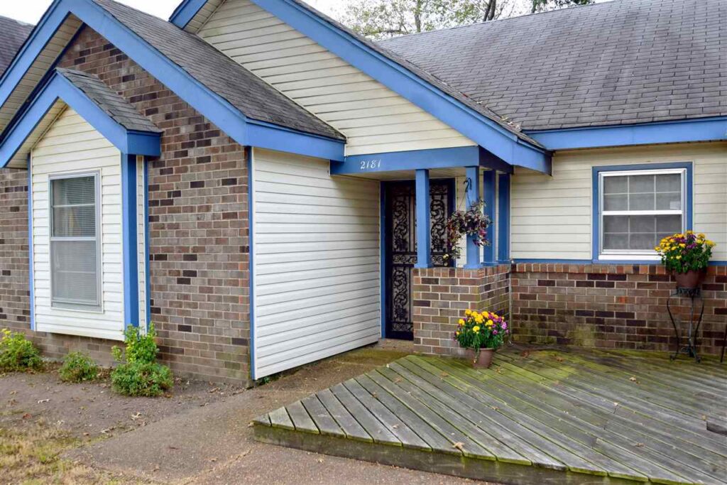 Vaulted Ceilings and Shed